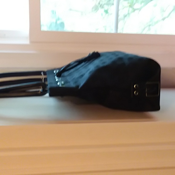 Dooney Black Shoulder Bag. With Matching Wristlet NEW ❤Excellent Condition - Picture 4 of 16